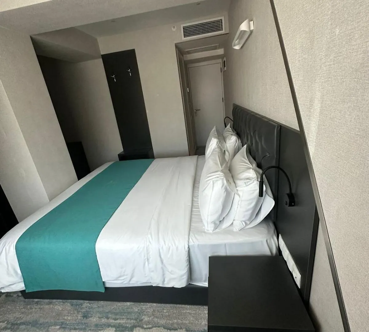 Comfort Hotel Tbilisi 5*,